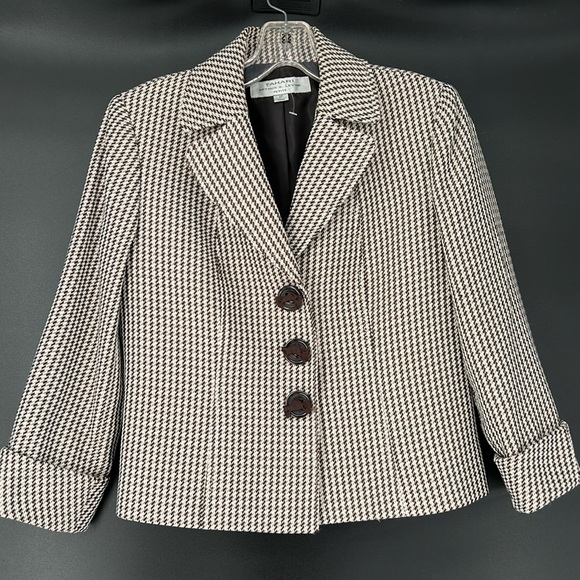 Tahari Jackets & Blazers - TAHARI HOUNDSTOOTH BLAZER‎